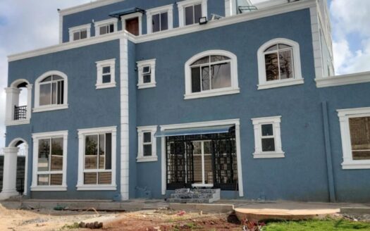 9 bedrooms, 8 ensuite Flatroof terrace on ¼ acre plot Syokimau