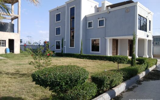 Modern 6-Bedroom Flat-Roof Terrace House to Let – Syokimau (Viraj International Area)