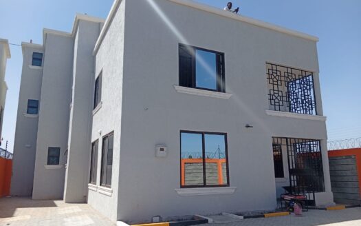 Modern 6-Bedroom Roof Terrace House (Master Ensuite) – For Sale / To Let | Quarry Road