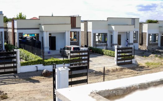 3 bedrooms flatroof on ⅛ acre Kitengela